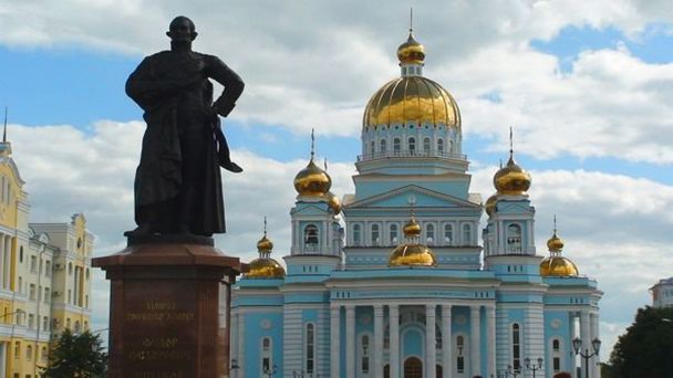 Памятник адмиралу Ф.Ф. Ушакову в Саранске (фото)