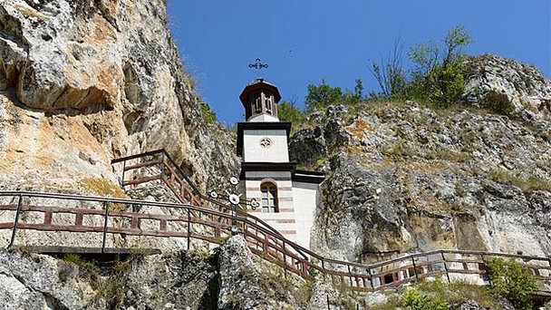 Скальный монастырь святого Дмитрия Басарбовского (фото)