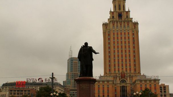 Памятник П. Мельникову - первому министру путей сообщения в Москве (фото)