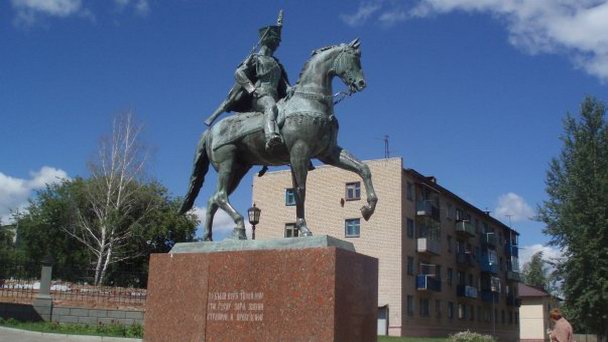 Памятник кавалерист-девице Дуровой Н.А в Елабуге (фото)