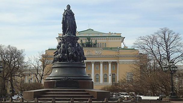 Памятник Екатерине II в Санкт-Петербурге (фото)