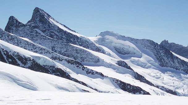Гора Гросс-Грюнхорн в Бернских Альпах