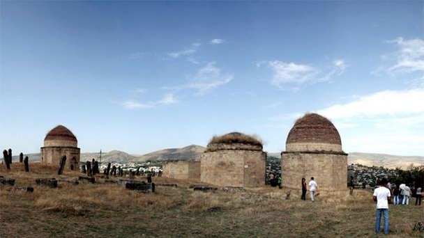Комплекса мавзолеев Едди Гюмбез в Шемахе