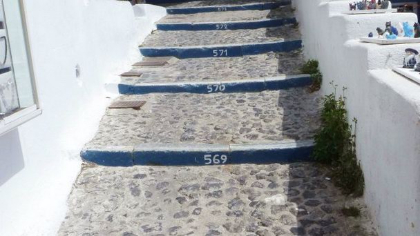 Лестница в Старый порт Фиры на Санторини