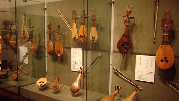 Музей греческих народных музыкальных инструментов в Афинах Музей греческих народных музыкальных инструментов в Афинах