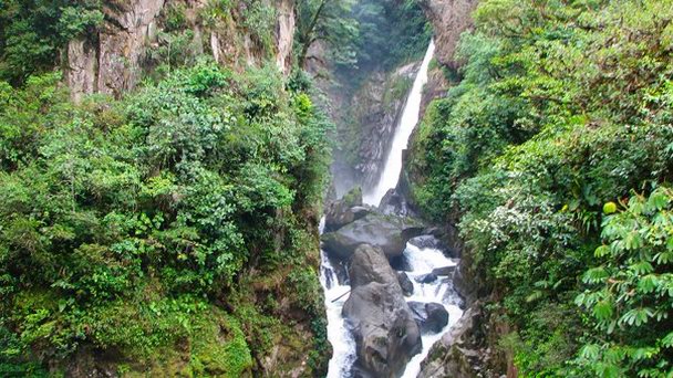 Водопад Пайлон дель Дьябло в Кито