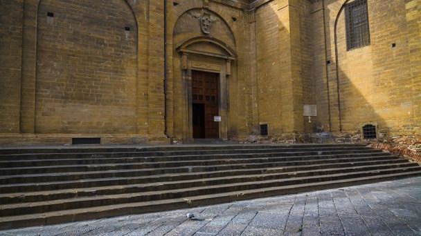 Базилика Сан-Лоренцо в Флоренции Базилика Сан-Лоренцо в Флоренции