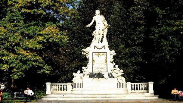 Памятник В.А. Моцарту в Вене