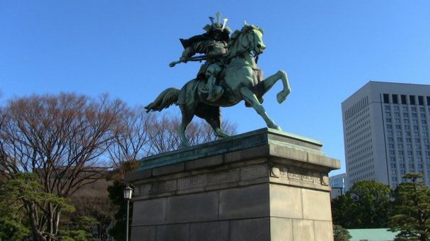 Конная статуя Кусуноки Масасигэ в Токио