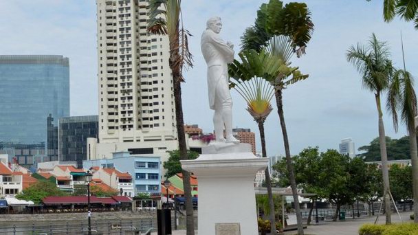 Статуя Томаса Стэмфорда Раффлза в Сингапуре