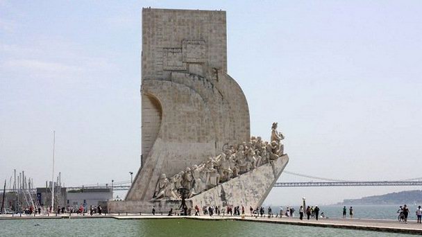 Памятник Первооткрывателям в Лиссабоне