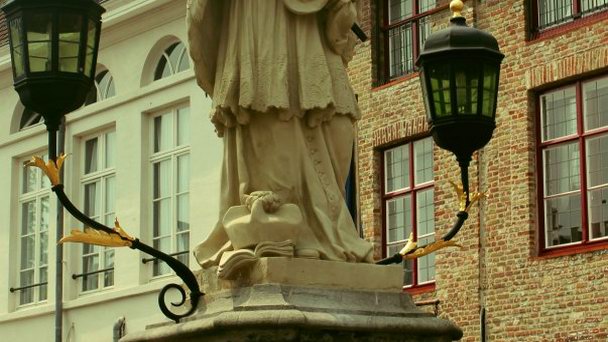 Скульптура св. Яна Непомуцкого в Брюгге