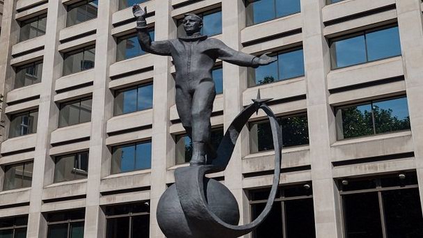 Памятник Ю.А.Гагарину в Лондоне