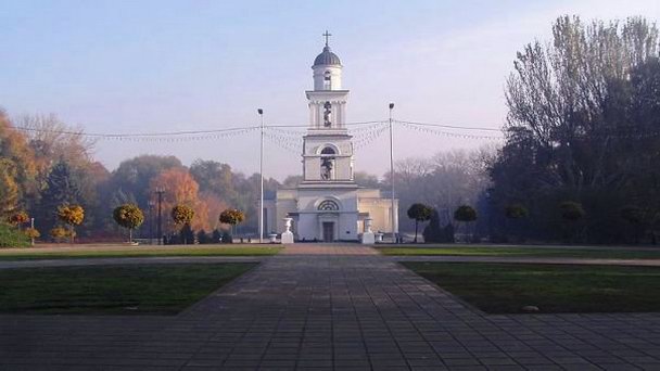 Сквер Кафедрального собора в Кишиневе Сквер Кафедрального собора в Кишиневе