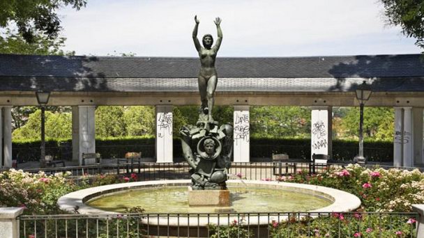 Памятник Гомесу де ла Серна Рамону в Мадриде