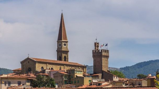 Кафедральный собор (Cattedrale di San Donato Duomo) в Тоскане Кафедральный собор (Cattedrale di San Donato Duomo) в Тоскане