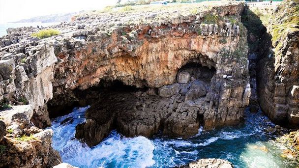 Грот Пасть Дьявола на Лиссабонской Ривьере