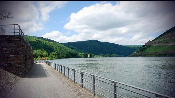 Набережная реки Рейн в Рейнланд-Пфальце