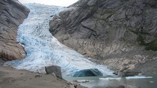 Ледник Бриксдайлбреен в Регионе Фьордов