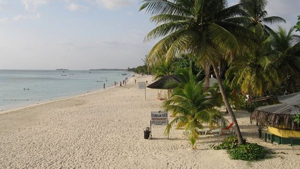 Пляж Негрил в Кингстоне Пляж Негрил в Кингстоне