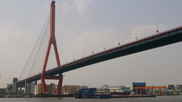Мост Yangpu в Шанхае
