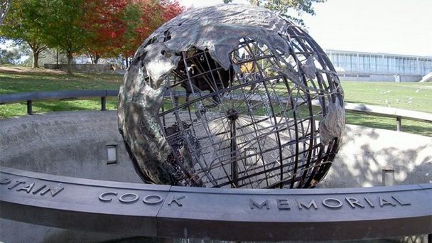 Мемориал капитану Джеймсу Куку в Канберре