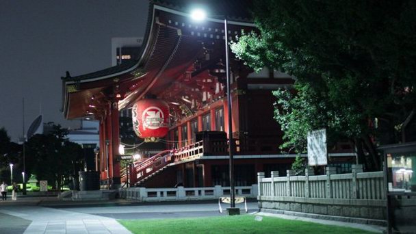 Храм молодой бледной травы в Токио Храм молодой бледной травы в Токио