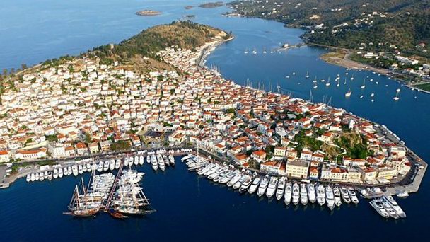 Остров Порос на Пелопоннесе Остров Порос на Пелопоннесе