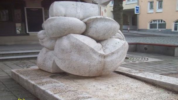 Фонтан Weberknotenbrunnen в Баден-Вюртемберге