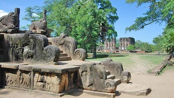 Полоннарува