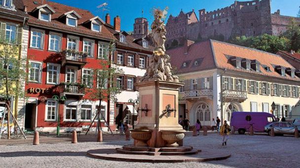 Рыночная площадь Гейдельберга в Баден-Вюртемберге Рыночная площадь Гейдельберга в Баден-Вюртемберге