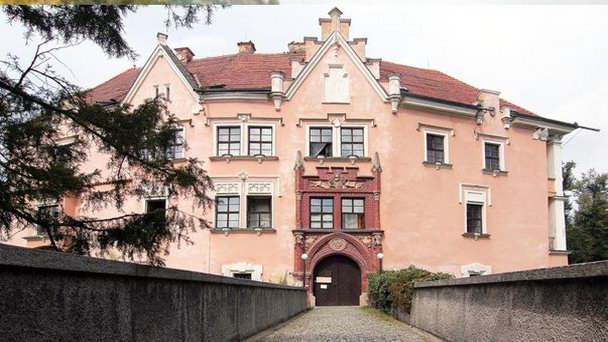 Замок Врхотовы Яновице в Бенешове