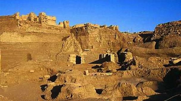 Руины древнего города Абу в Асуане