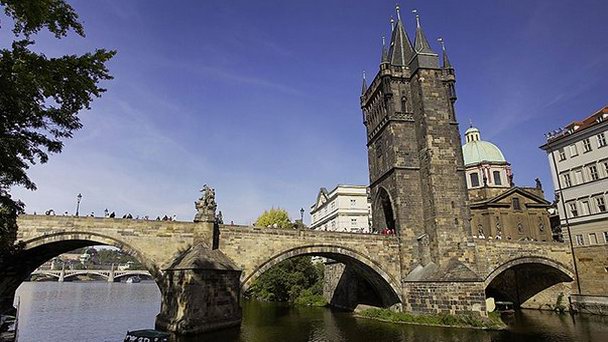 Малостранские мостовые башни в Праге