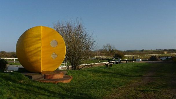 Модель солнечной системы в Сомерсет в Англии Модель солнечной системы в Сомерсет в Англии