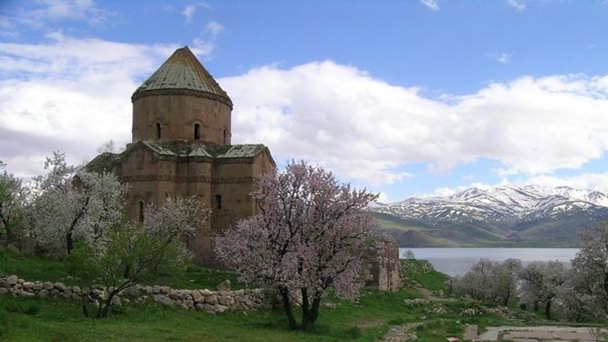 Армянская церковь Акдамар в Ване