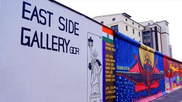 Истсайдская галерея в Берлине Истсайдская галерея в Берлине