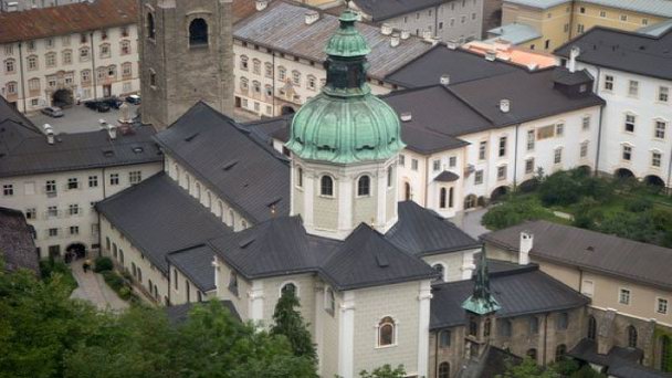 Коллегиенкирхе в Зальцбурге Коллегиенкирхе в Зальцбурге