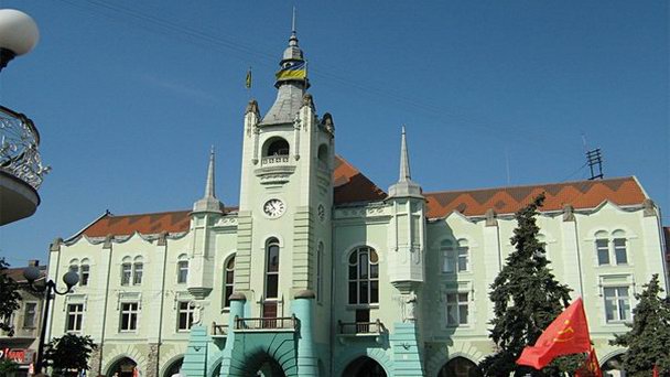 Городская ратуша в Мукачево в Закарпатье