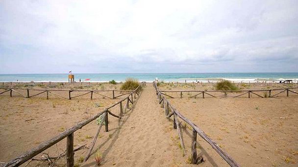 Пляж Марина ди Биббона в Тоскане