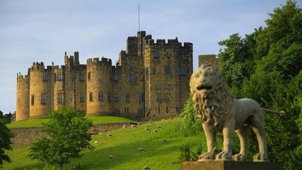Замок Алнвик в Шотландии Замок Алнвик в Шотландии