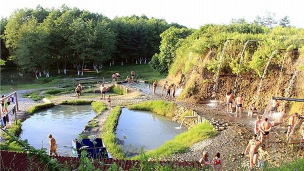 Природный минеральный горячий источник в Сухуми