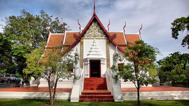 Храм Ват Пхумин в Нане