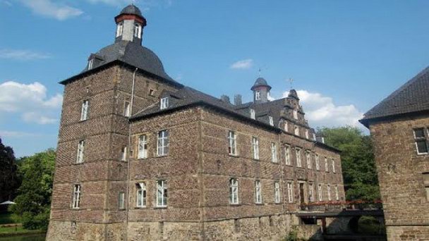 Замок Гугенпот в Северном Рейн-Вестфалии Замок Гугенпот в Северном Рейн-Вестфалии