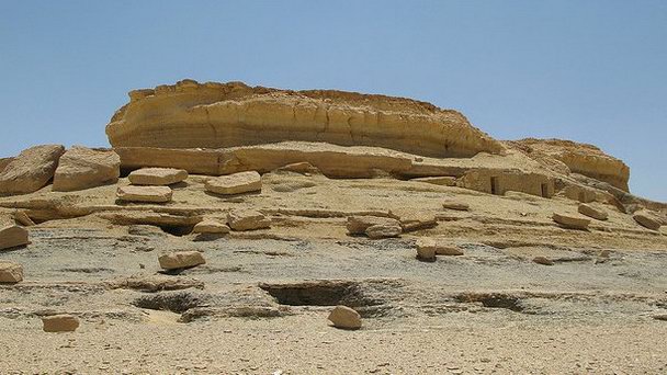 Гробница Эль Музаввака в Дахле