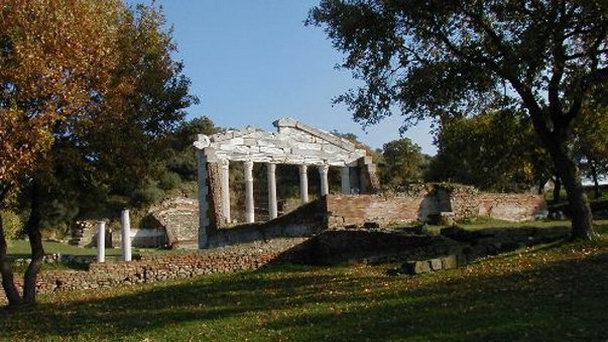 Колоннада магазинов римского городского центра в Дурресе Колоннада магазинов римского городского центра в Дурресе