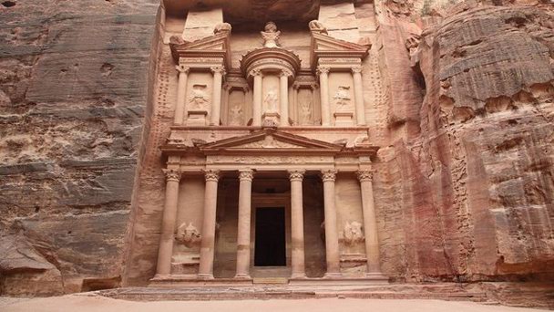 Храм-мавзолей Эль-Хазне в Петре