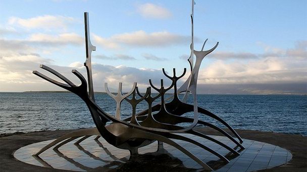 Скульптура Солнечный корабль в Стокгольме