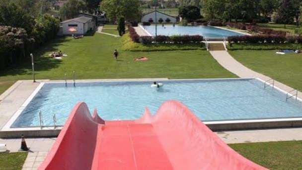 Открытый бассейн Нойзидль-ан-дер-Цайя в Бургенланде