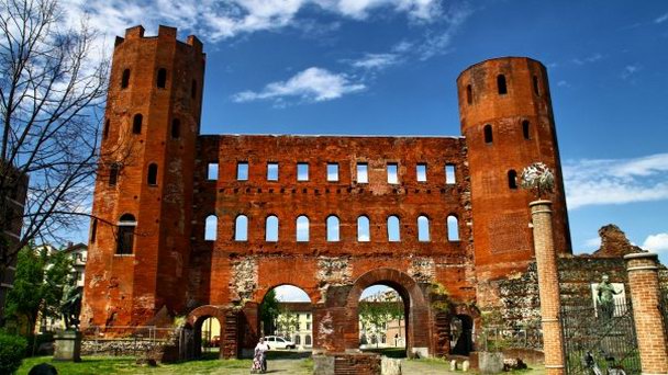 Дворцовые ворота (Порте Палатине Porte Palatine) в Турине